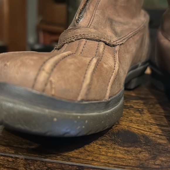 Ugg Arquette waterproof leather duck boot sz. 10 - Picture 6 of 11